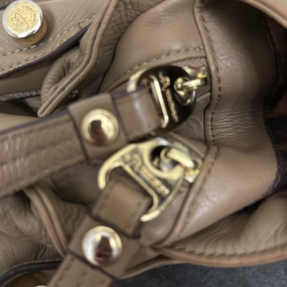 Preloved B. Makowsky leather shoulder bag - Picture 13 of 15